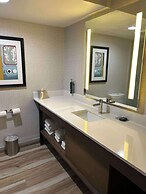 DoubleTree by Hilton Chatsworth