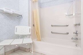 Days Inn by Wyndham Topeka