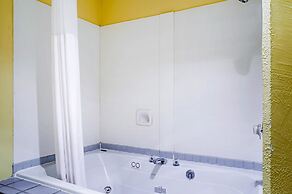 Rodeway Inn & Suites