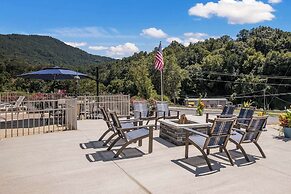 Clarion Pointe Sylva near Cherokee Area