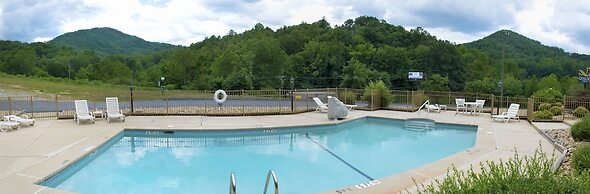 Clarion Pointe Sylva near Cherokee Area