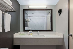 Super 8 by Wyndham Grand Prairie North