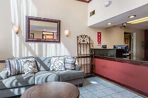 Econo Lodge Inn & Suites Riverside - Corona