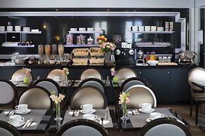 Hotel Plaza Elysées