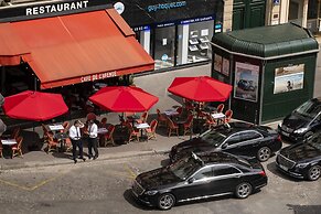 Hotel Plaza Elysées