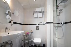 Hotel Plaza Elysées