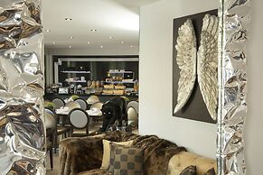 Hotel Plaza Elysées