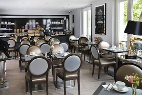 Hotel Plaza Elysées