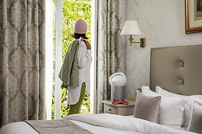 Hotel Plaza Elysées