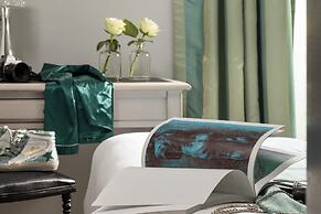 Hotel Plaza Elysées