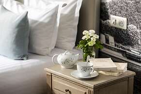 Hotel Plaza Elysées