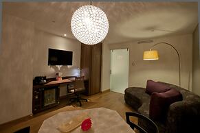 HS HOTSSON Hotel Leon