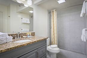 Aston at the Waikiki Banyan