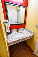 Spark by Hiton Bettendorf Quad Cities