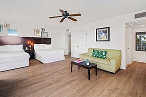 Palm Tree Club Miami Hotel