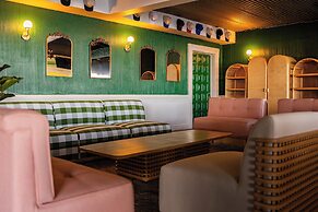 Palm Tree Club Miami Hotel