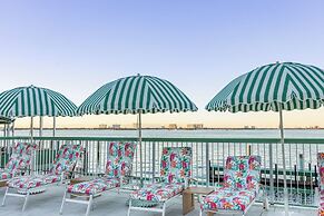 Palm Tree Club Miami Hotel