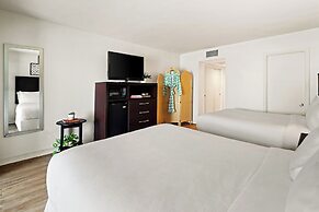 Palm Tree Club Miami Hotel