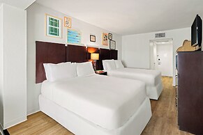 Palm Tree Club Miami Hotel