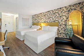 Palm Tree Club Miami Hotel