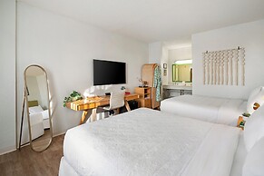 Palm Tree Club Miami Hotel