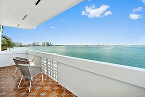 Palm Tree Club Miami Hotel