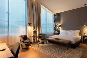 La Clef Tour Eiffel Paris by The Crest Collection