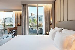 La Clef Tour Eiffel Paris by The Crest Collection