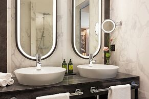 La Clef Tour Eiffel Paris by The Crest Collection