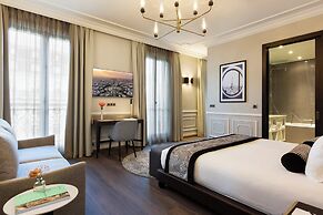 La Clef Tour Eiffel Paris by The Crest Collection