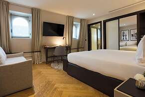 La Clef Tour Eiffel Paris by The Crest Collection