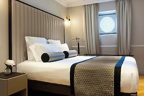 La Clef Tour Eiffel Paris by The Crest Collection