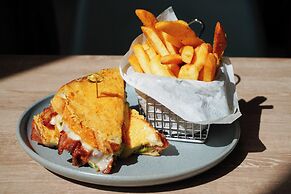 Home2Suites by Hilton Anaheim Resort