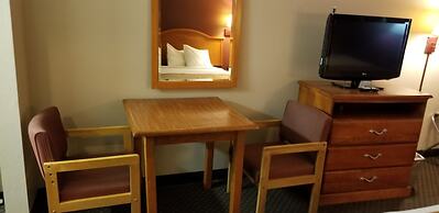 The Parkwood Inn & Suites