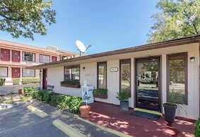 The Parkwood Inn & Suites