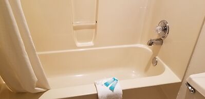 The Parkwood Inn & Suites