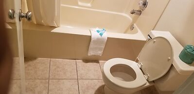 The Parkwood Inn & Suites