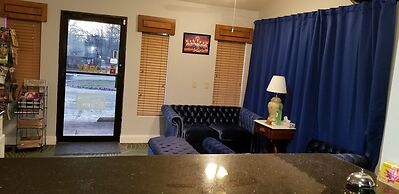 The Parkwood Inn & Suites
