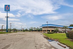 Motel 6 Winnie, TX