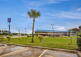 Motel 6 Winnie, TX