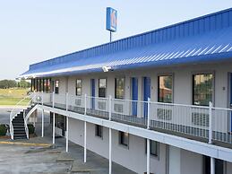 Motel 6 Winnie, TX