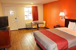 Motel 6 Winnie, TX