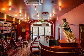 Victory Hotel