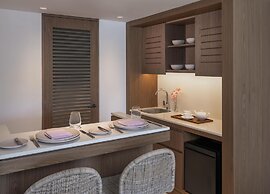 Avani+ Barbarons Seychelles