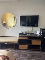 Super 8 by Wyndham Adel GA I-75