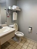 Super 8 by Wyndham Adel GA I-75