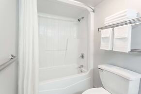 Super 8 by Wyndham Adel GA I-75