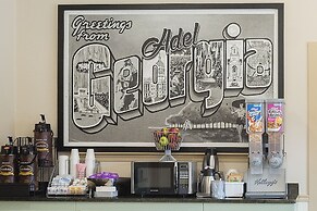 Super 8 by Wyndham Adel GA I-75