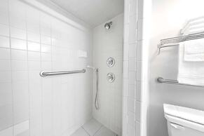 Super 8 by Wyndham Adel GA I-75