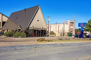Motel 6 Arlington, TX - UTA